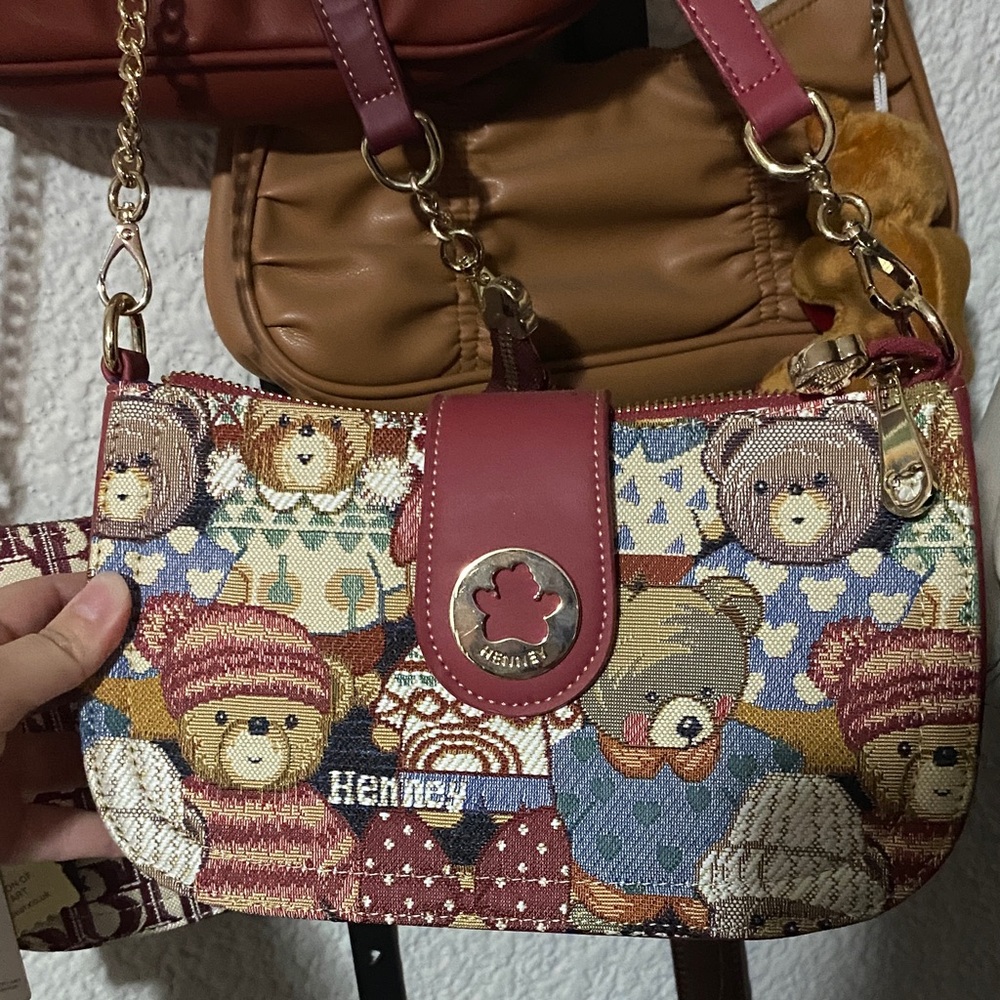 Henne Bear Patterned Clutch - Multicolor